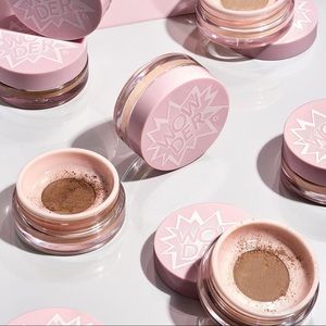 2/$20 Glossier wowder weightless finishing powder
